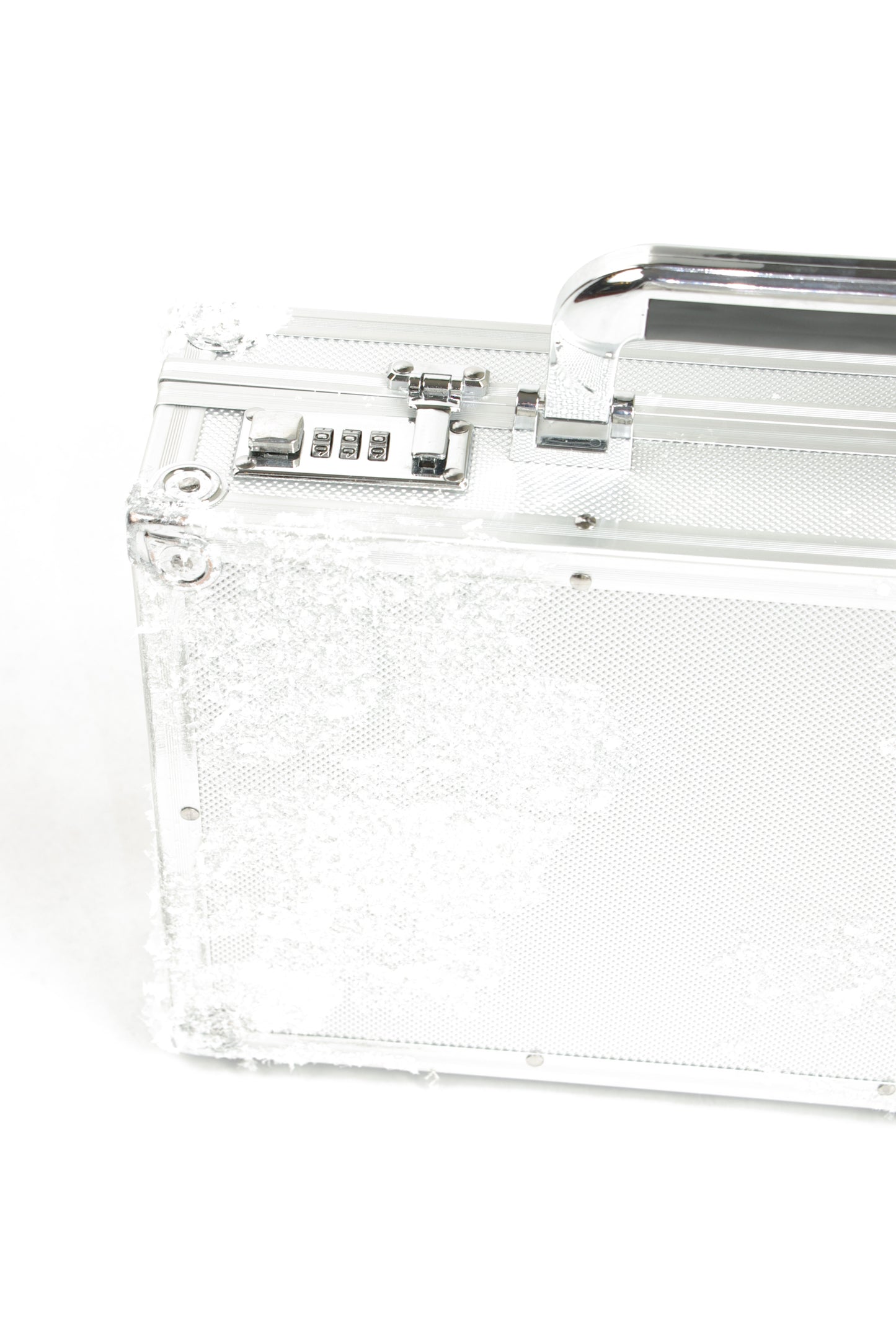 Arctic debris case. 01
